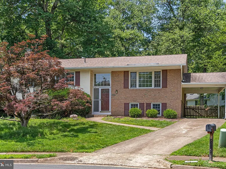 905 Carole Ct SE — Photo 1