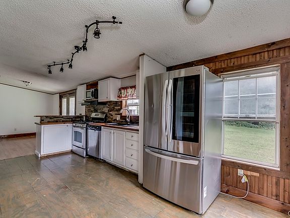 3rd image of 33939 Jackson Ii Rd