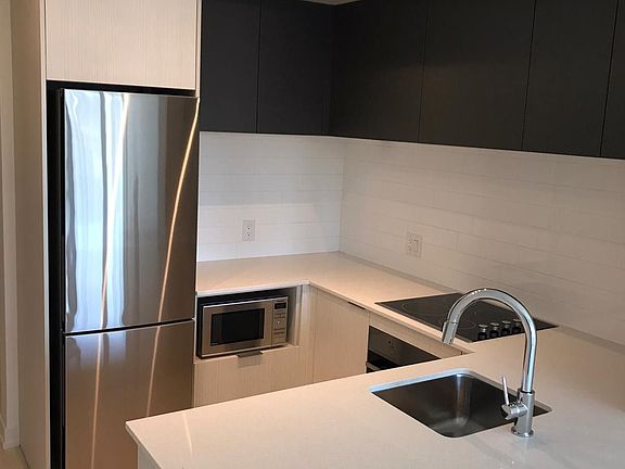 2nd image of 225 Sumach St #1207