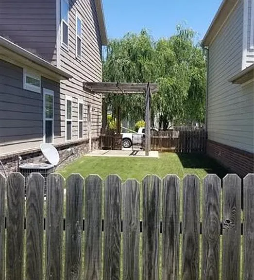 631 N Longfellow Ln — Photo 16