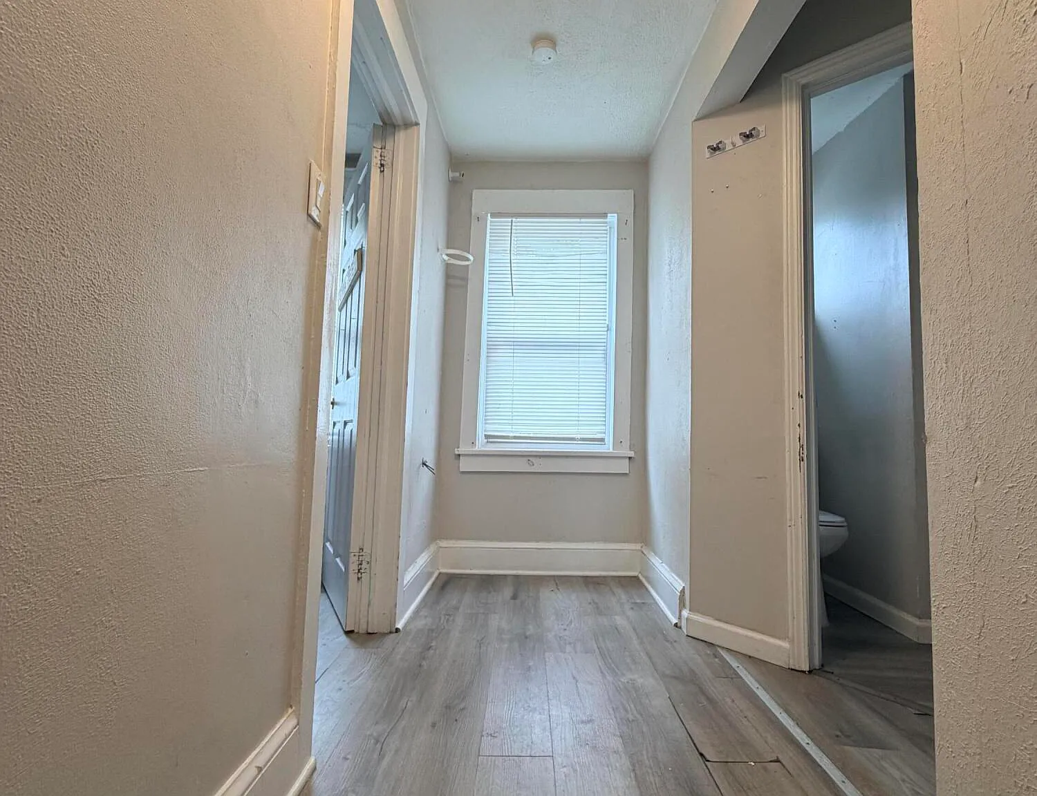 2 bed, 1.0 bath, 700 sqft, $1,150 — Photo 3