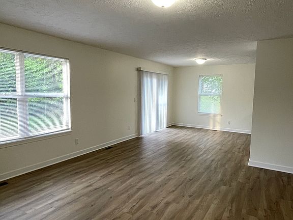 3rd image of 2595 Ellet Ave