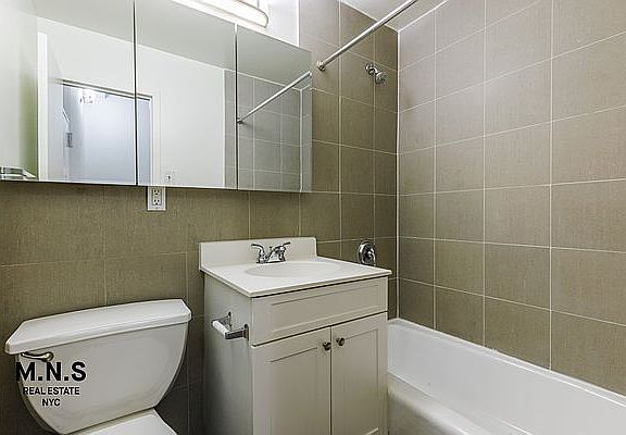 4th image of 31 E 31st St APT 2G