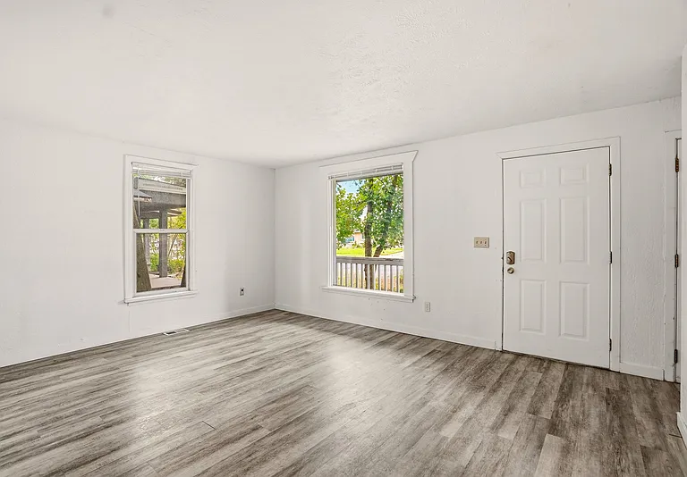 314 E Ermina Ave — Photo 14