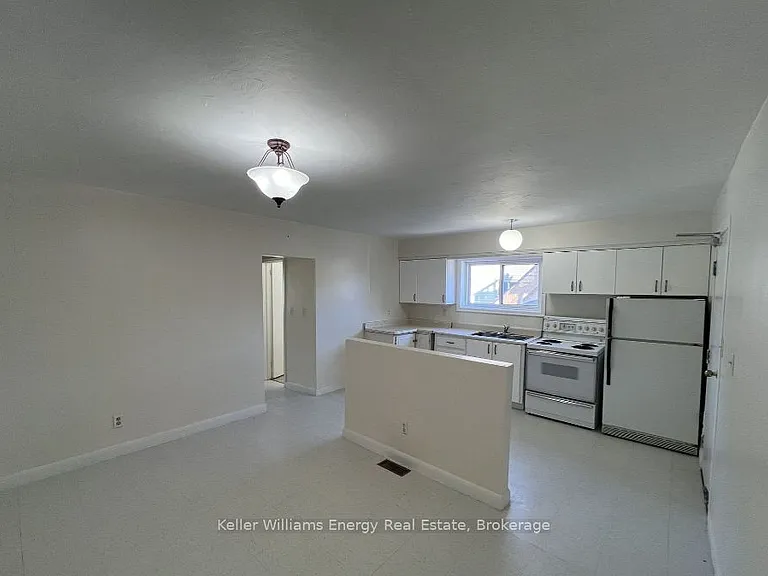 169 Mary St N #1 — Photo 5