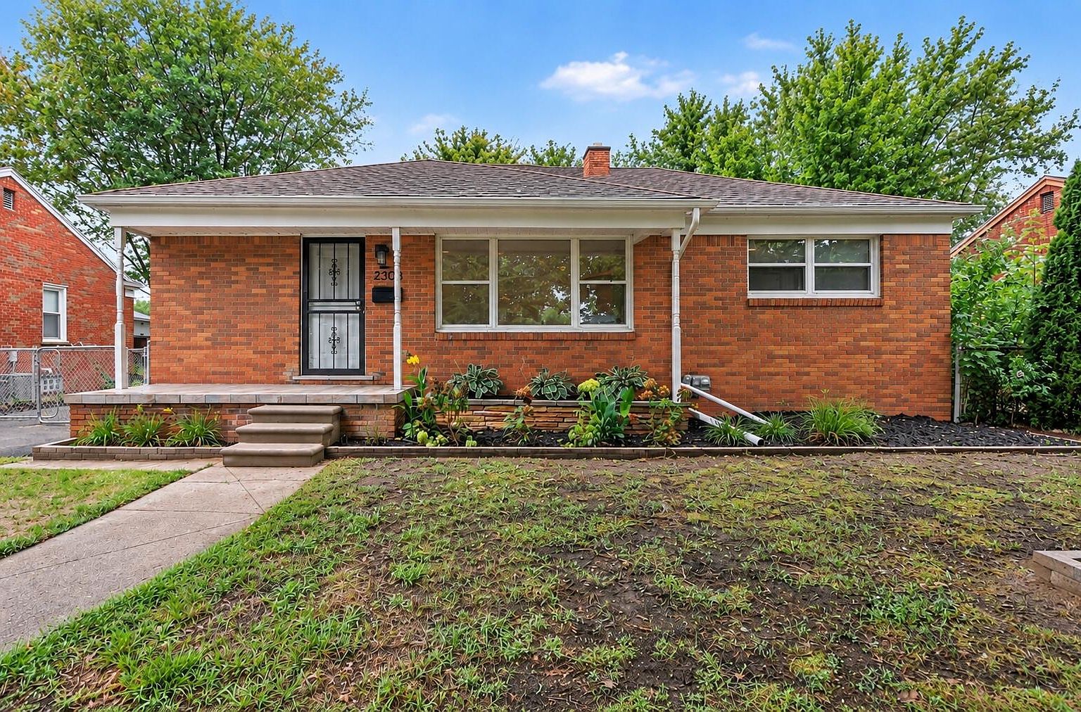 23051 Majestic St, Oak Park, MI 48237