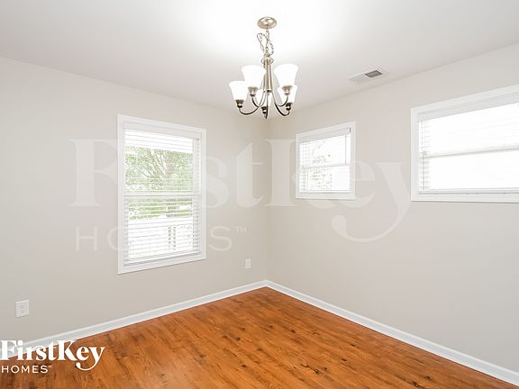 5th image of 20 Oakbrook Dr
