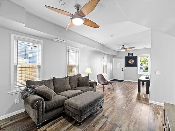 4th image of 2479 Tremont Ave