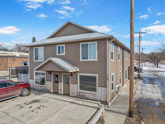 3rd image of 109 1st Ave SE