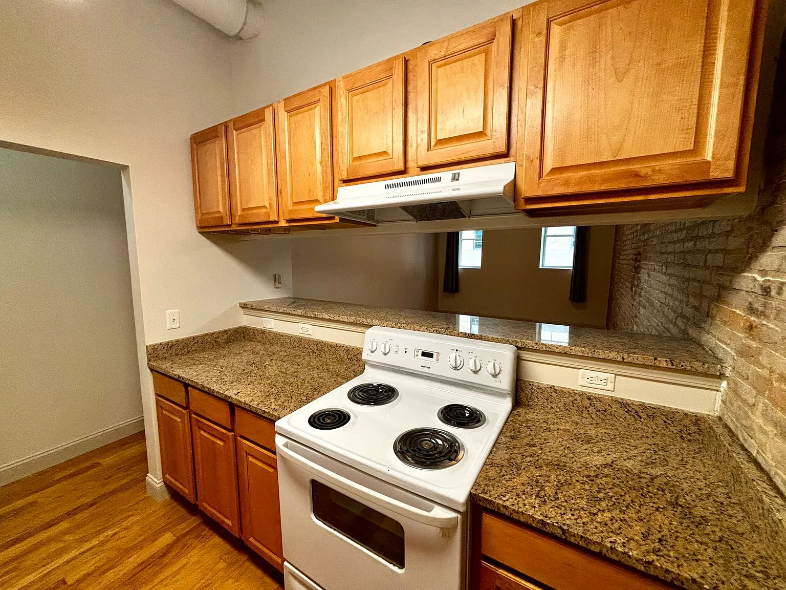Beautiful Downtown Apartment — Photo 4