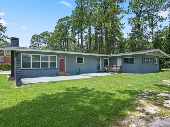 15 Pine Valley Cir, Moultrie, GA 31768