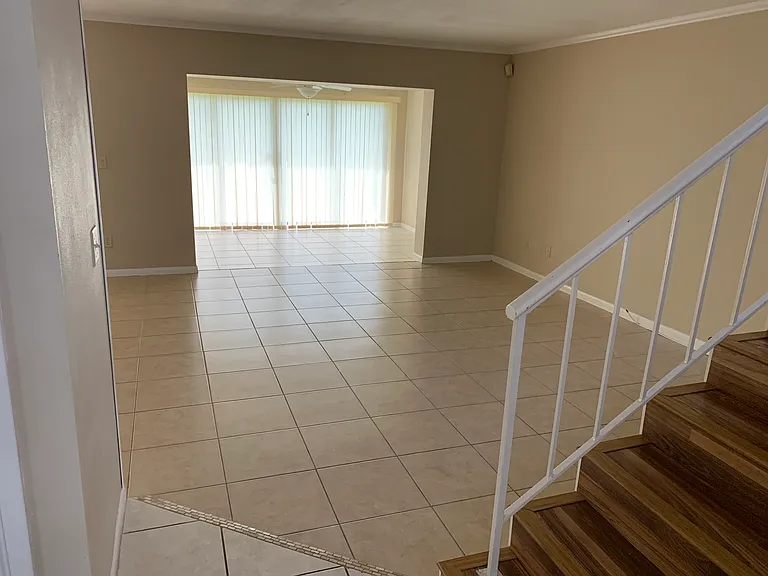 1536 N Carolwood Blvd — Photo 16