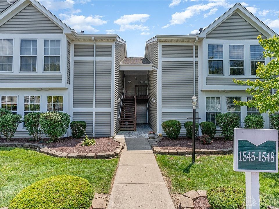 1st image of 1548 Commons Dr