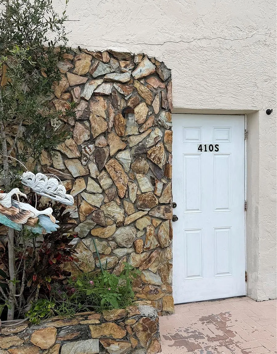 Hollywood Beach Gardens — Photo 1