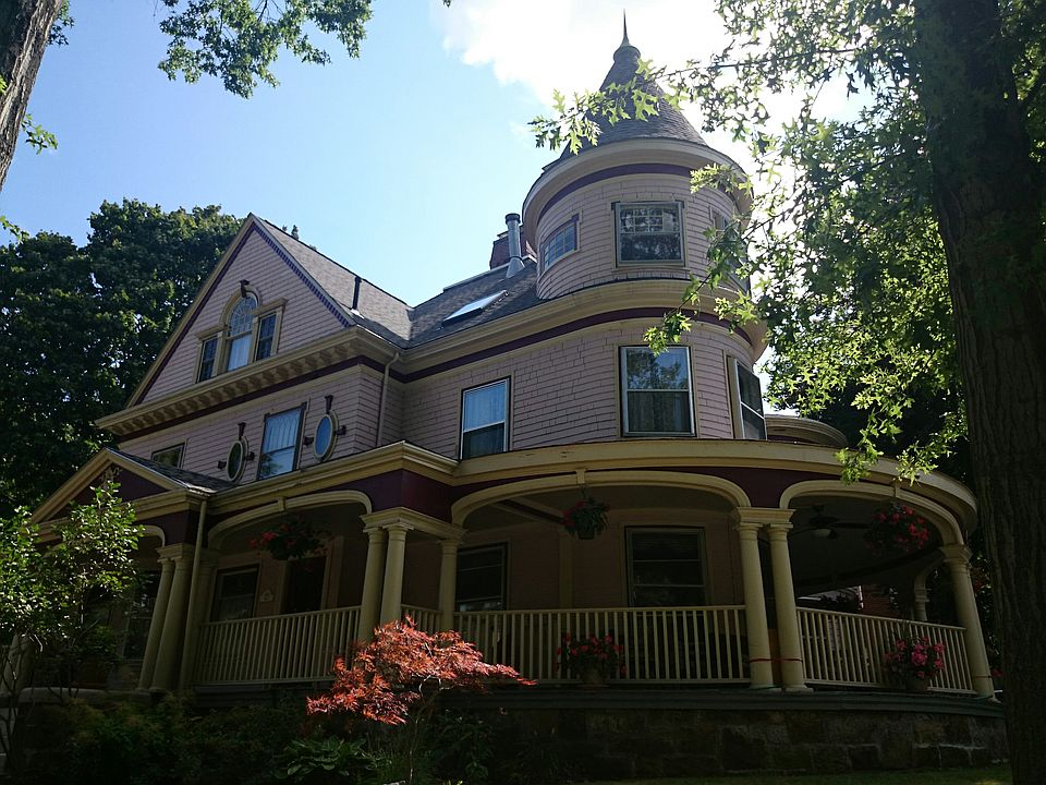 1st image of 2 Gardner Rd #3