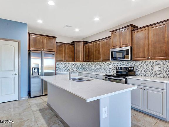 3rd image of 1239 E Stronghold Canyon Ln