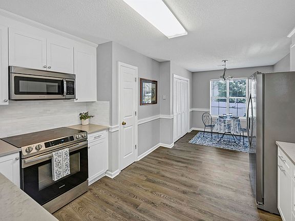 5th image of 816 Riverwalk Way