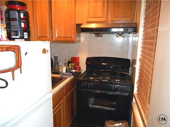 5th image of 9 Pell St APT 3B