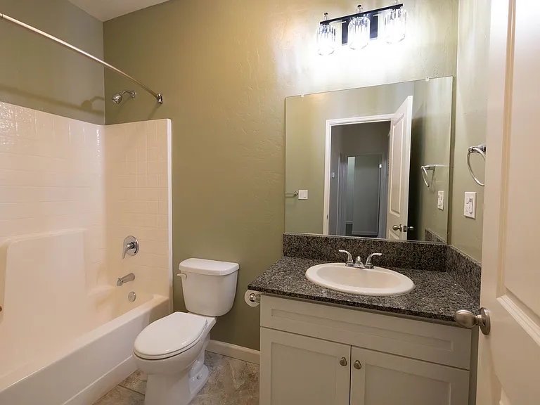 1604 Sidonia St — Photo 15