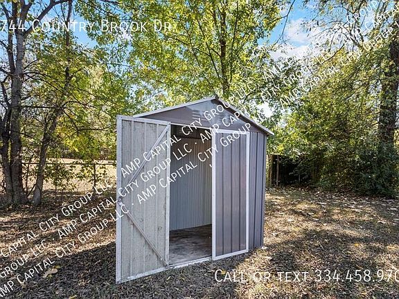 3rd image of 2744 Country Brook Dr