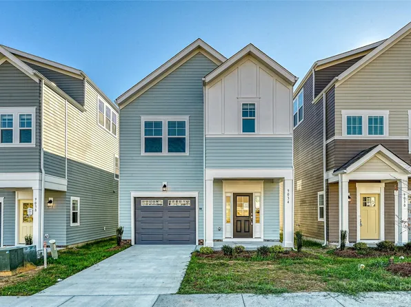9034 Henry Thoreau Rd, Charlotte, NC 28214