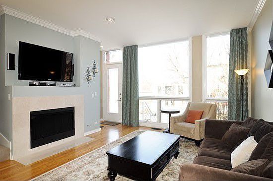 3rd image of 1757 W Wellington Ave #1757
