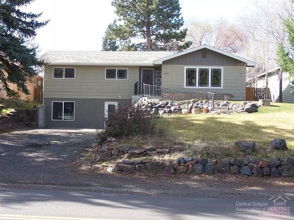 1st image of 846 NE Loper Ave