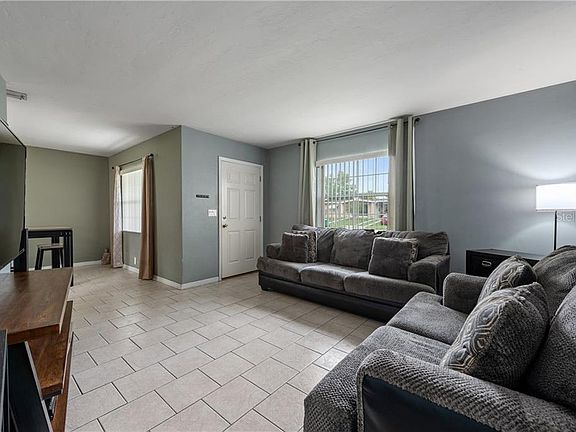 5th image of 1743 Oasis Ave