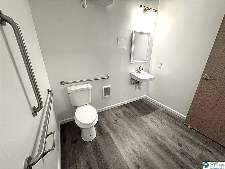 810 Monocacy St #207 — Photo 43