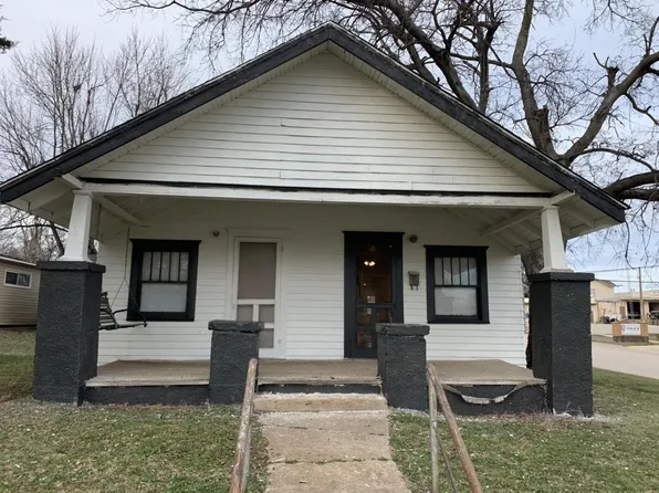 801 Cedar St, Perry, OK 73077