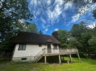 121 Azalea Dr, Albrightsville, PA 18210