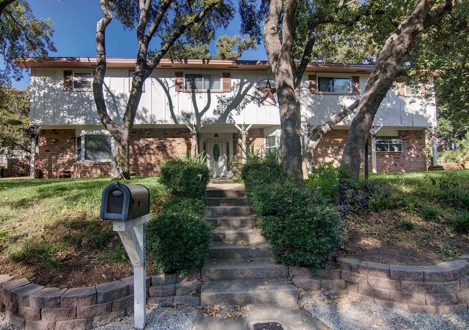 1202 Tanglewood Trail, Euless, Texas 76040 — Photo 1
