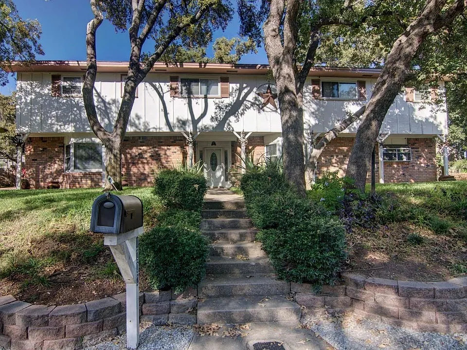 1202 Tanglewood Trl