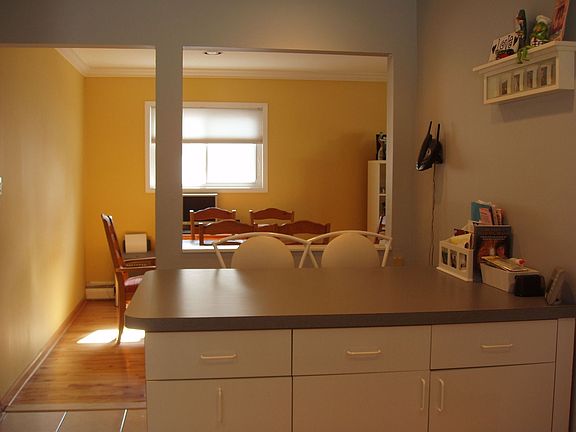 Breakfast Bar / Island