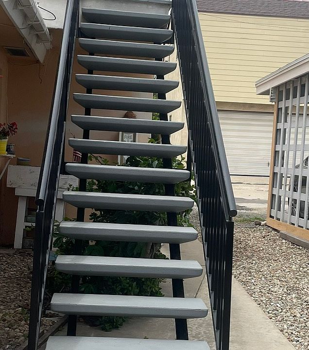 1st image of 858 Missouri St #1/2