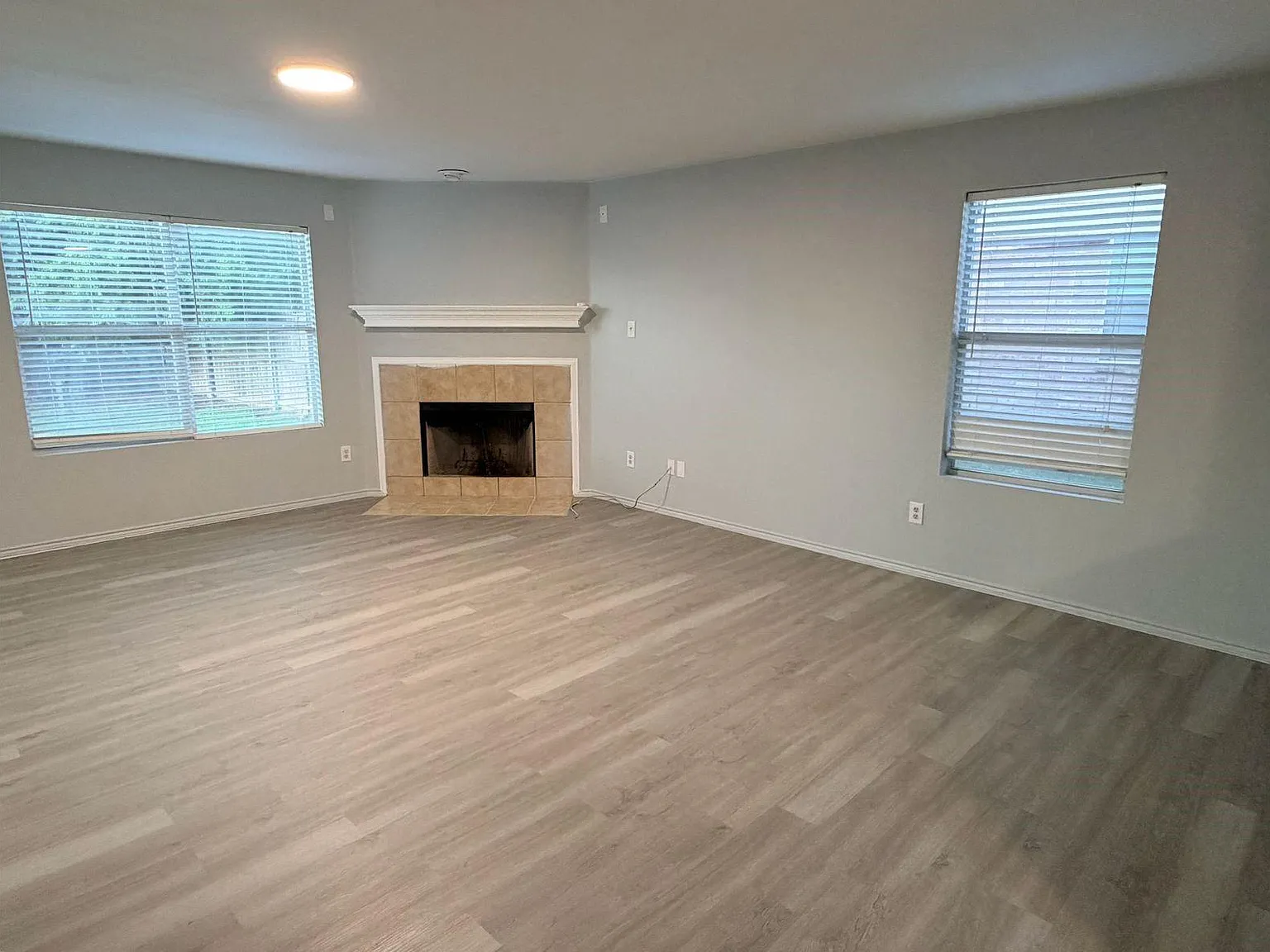 4 bed, 2260 sqft, $2,200 — Photo 4