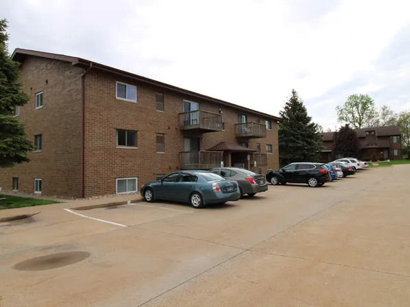 2765 Pleasant View Dr APT 102, Dubuque, IA 52001