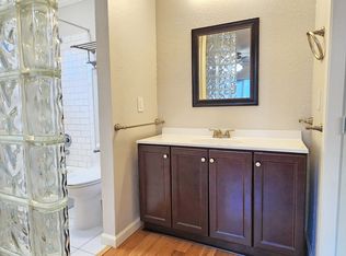 1430 V St #4, Sacramento, CA 95818