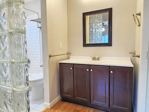 1430 V St #4, Sacramento, CA 95818
