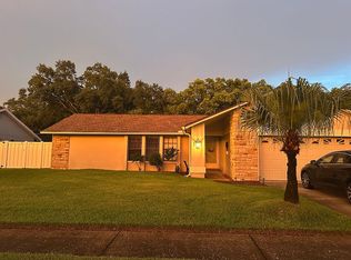 809 Rustic Oaks Dr, Palm Harbor, FL 34684