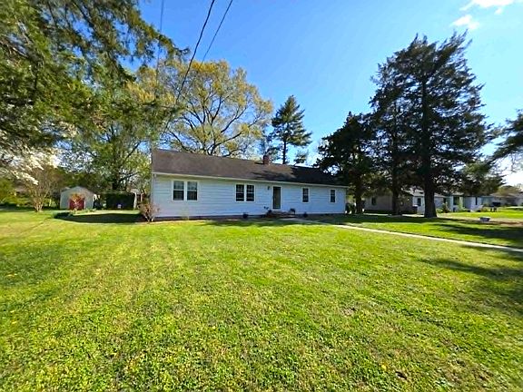 3rd image of 104 Lee Dr