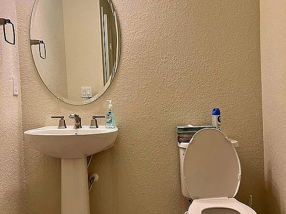 4th image of 4512 Greenway Dr #1
