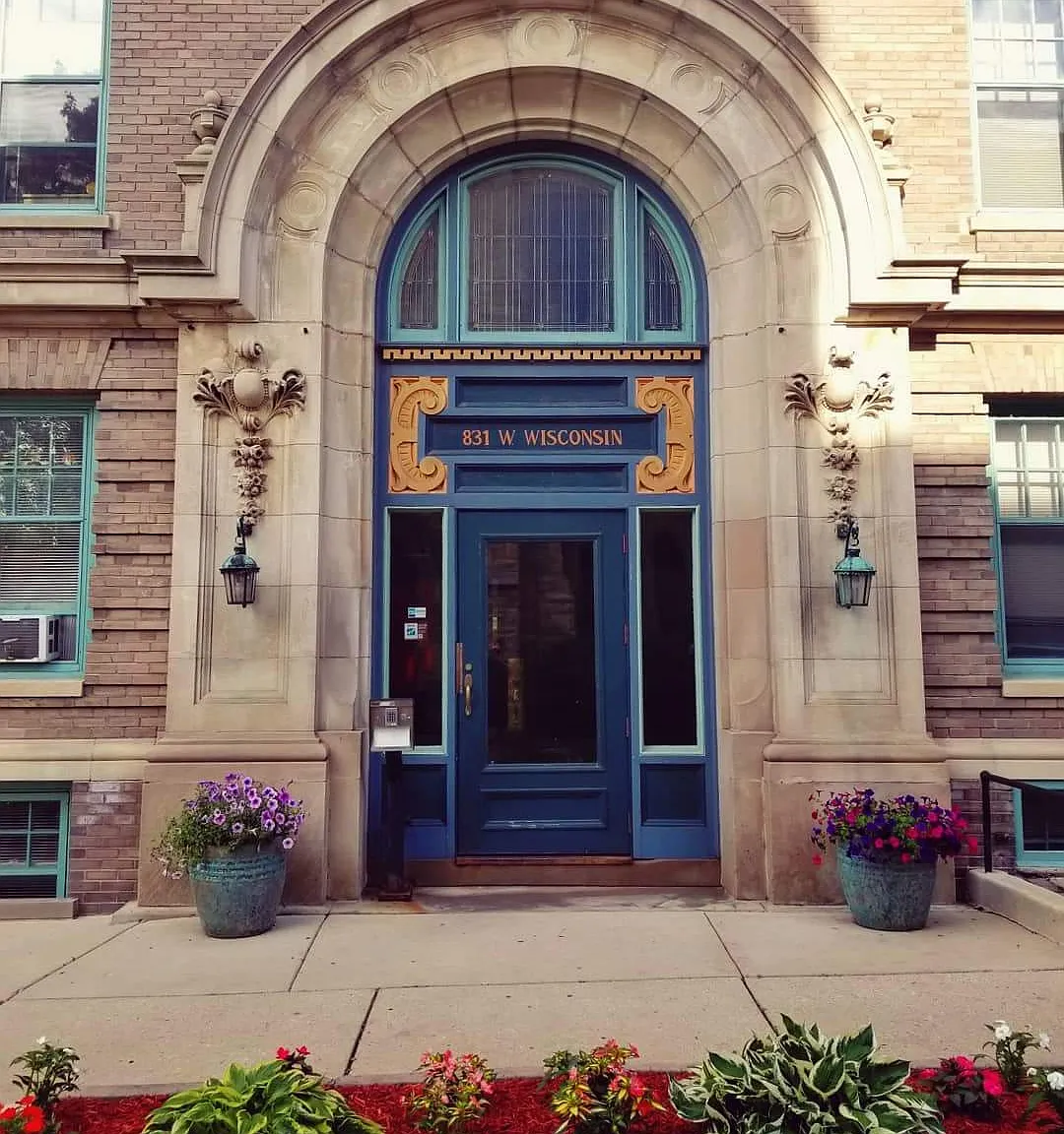 St. James Court Historic Apartments — Photo 4