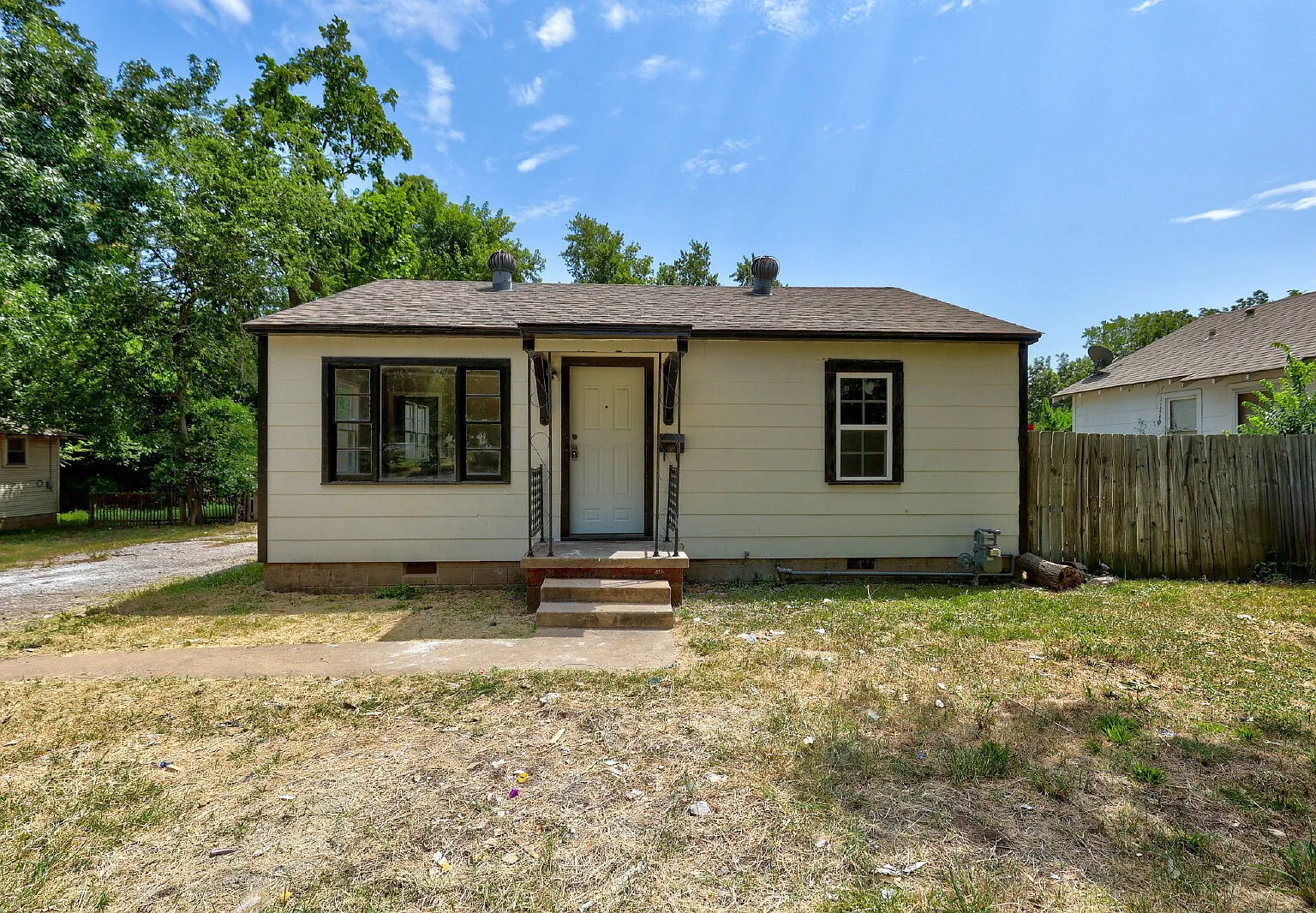 2 bed, 1.0 bath, 838 sqft, $1,030 — Photo 1