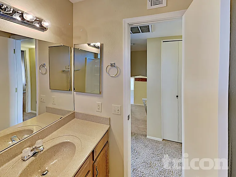 601 E Palomino Dr — Photo 16