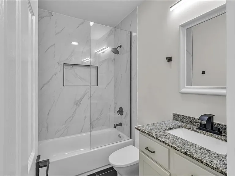 575 Martin St SE — Photo 11