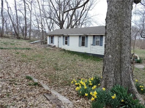 402 E Vermont St, Highland, KS 66035