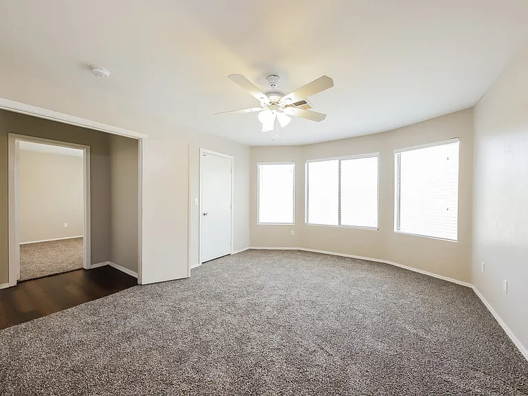 10457 W Oregon Ave — Photo 11