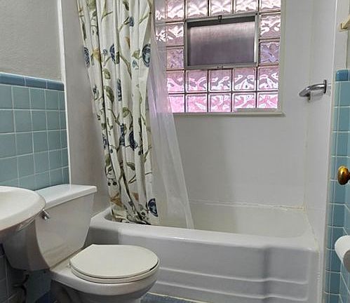 4th image of 6639 Tholozan Ave
