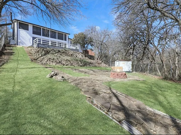 743 Westwood Dr — Photo 9